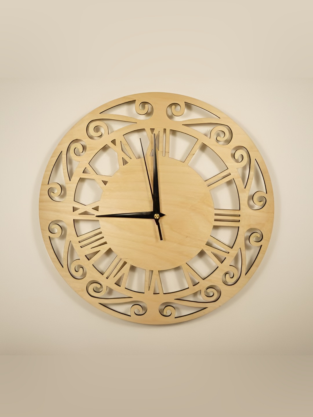 

QEZNEF Beige & Black Textured Contemporary Round Shaped Wooden Wall Clock
