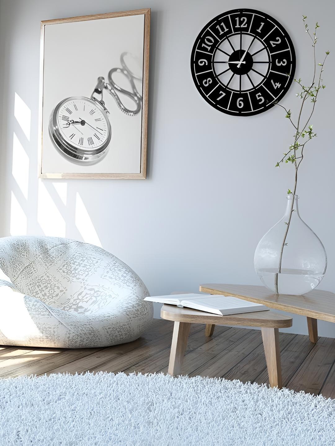 

QEZNEF Black Contemporary Wooden Round Wall Clock
