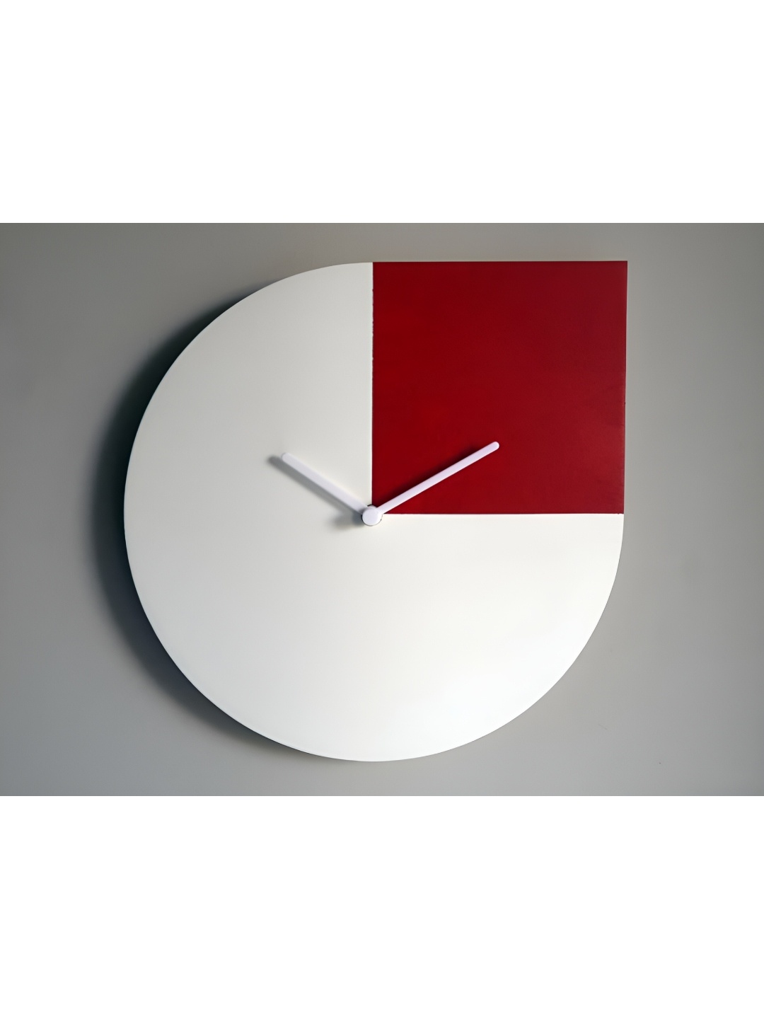

QEZNEF White & Red Colourblocked Round Shaped Contemporary Analogue Wooden Wall Clock