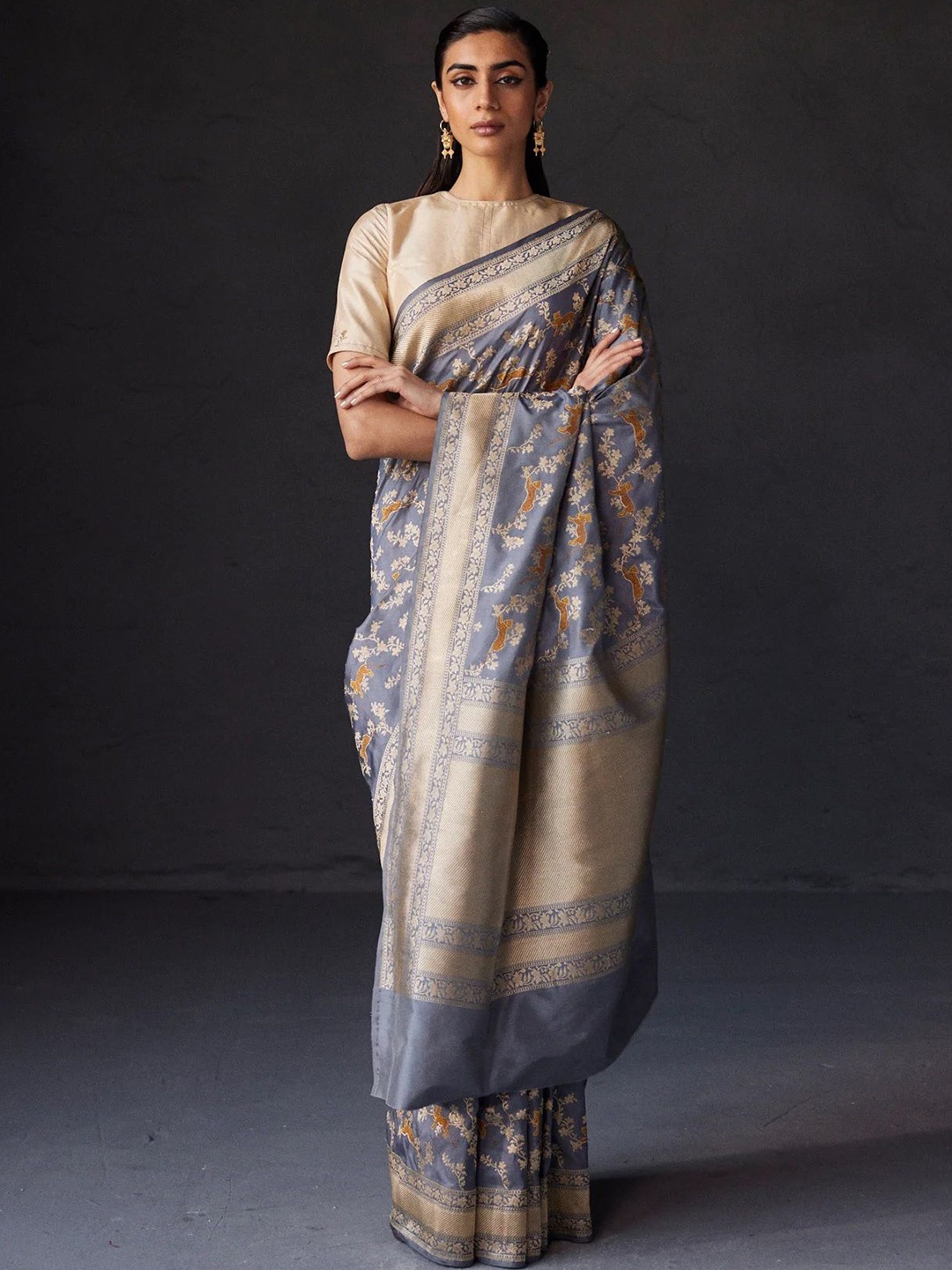 

QENY Woven Design Zari Banarasi Saree, Grey