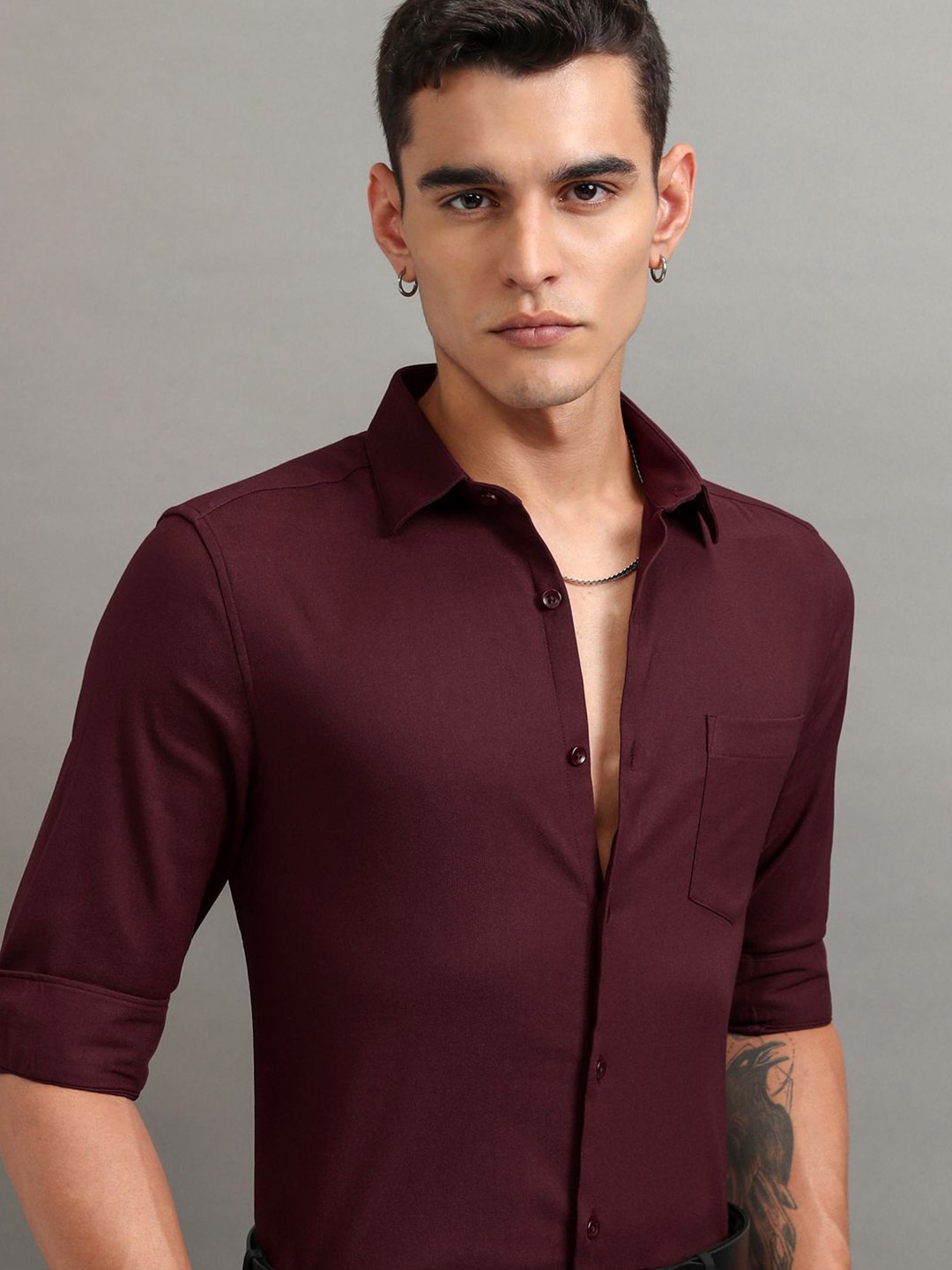 

HIGHLANDER Men Solid Mui Occasion Shirt, Maroon