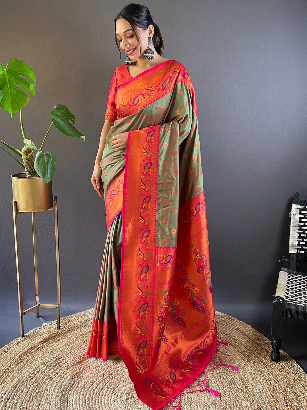 

Panzora Woven Design Zari Silk Blend Paithani Saree, Green