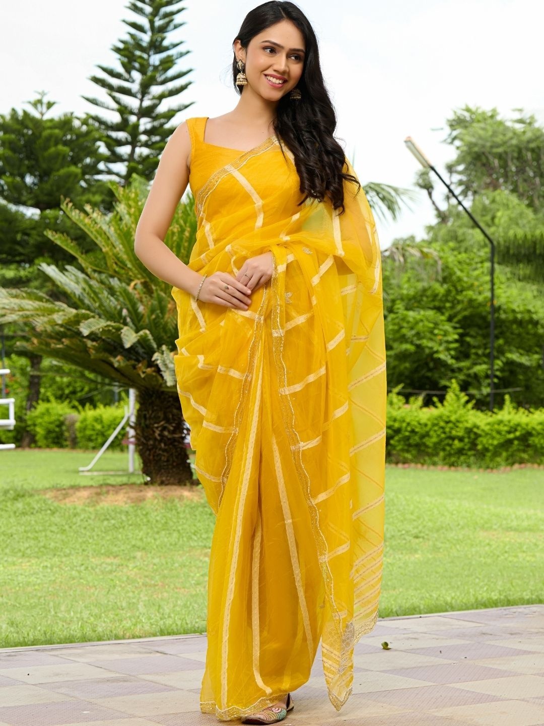 

PRETTY PALLU Striped Embroidered Saree, Yellow