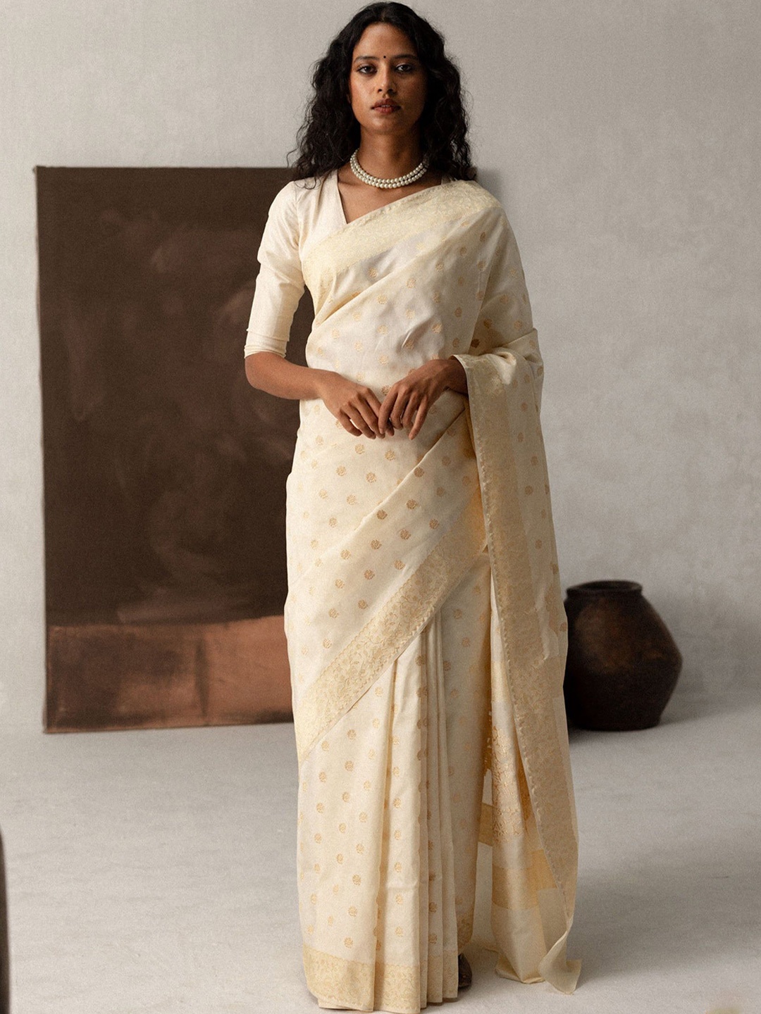 

QENY Woven Design Zari Banarasi Saree, White