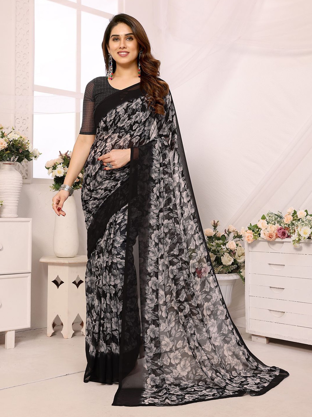 

ANAND SAREES Floral Printed Saree, Black