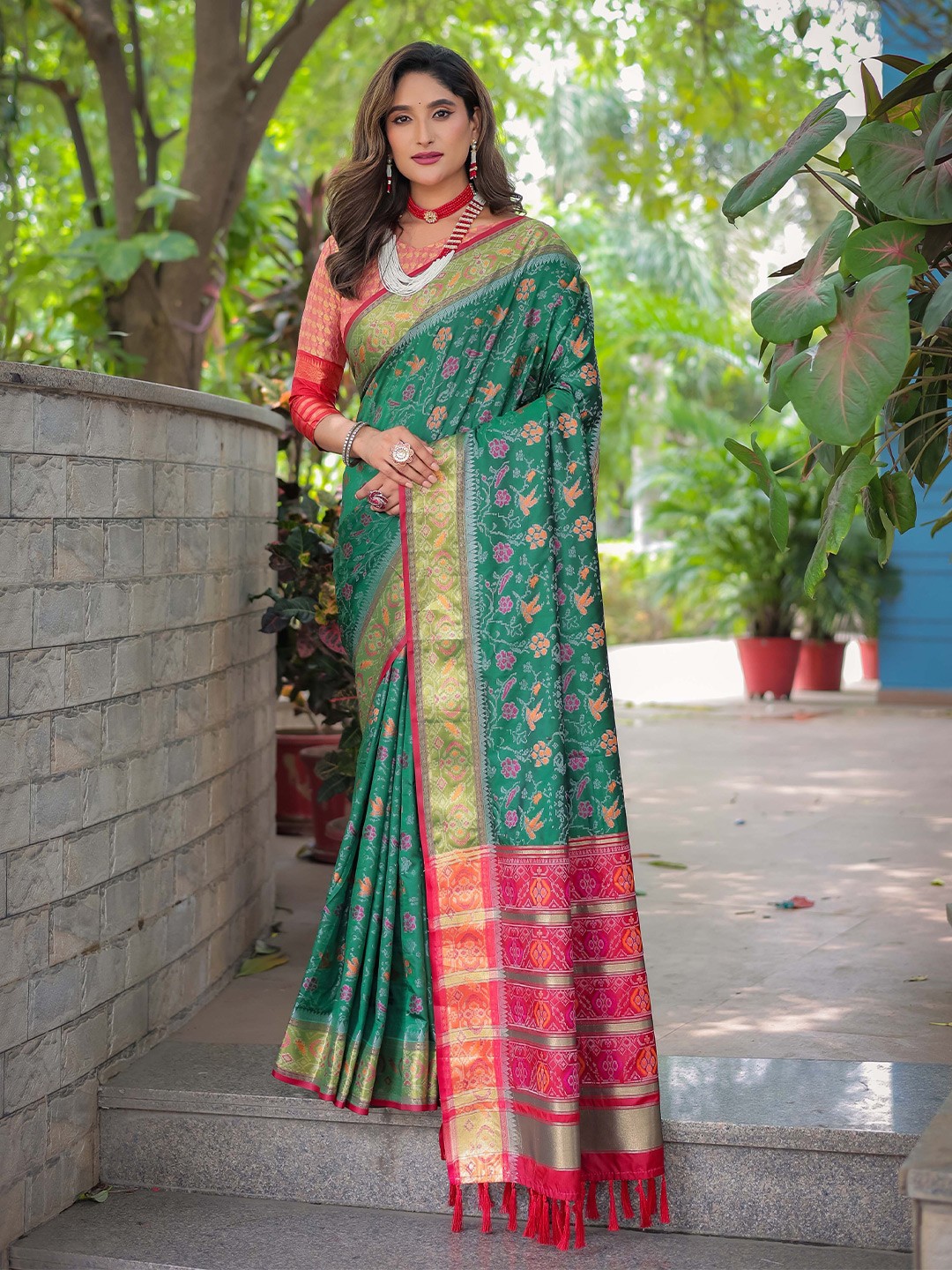 

Mitera Women Ethnic Motif Woven Design Sarees, Green