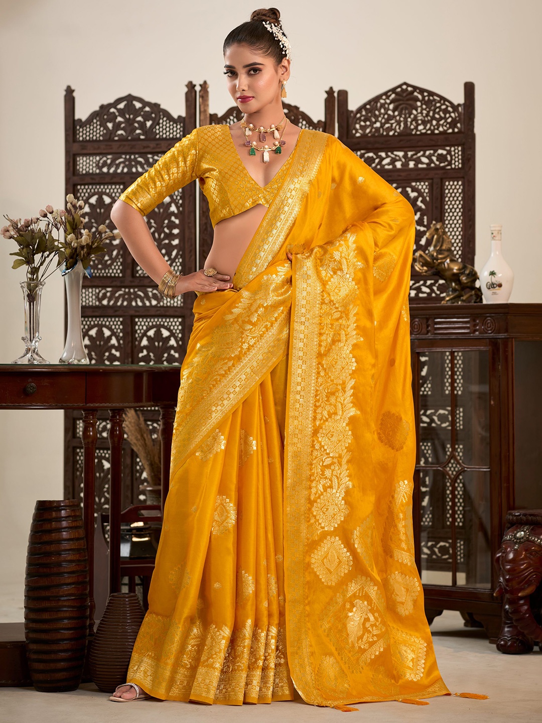 

KAYOMMI Woven Design Zari Satin Saree, Yellow