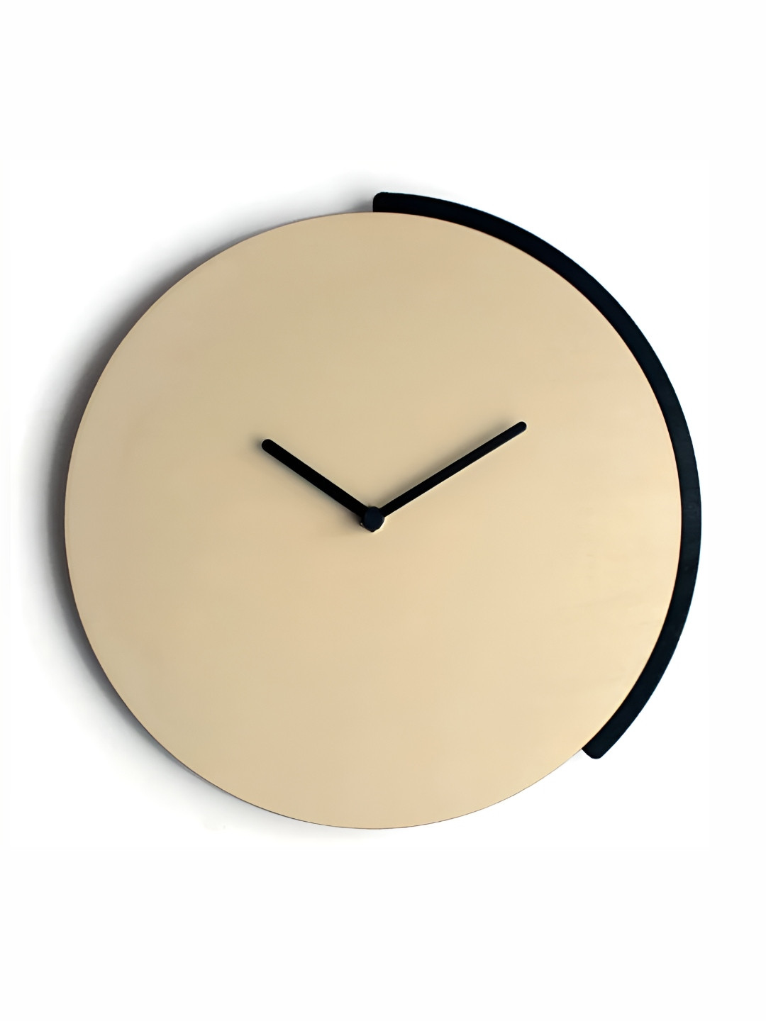 

QEZNEF Beige & Black Round Shaped Contemporary Analogue Wooden Wall Clock