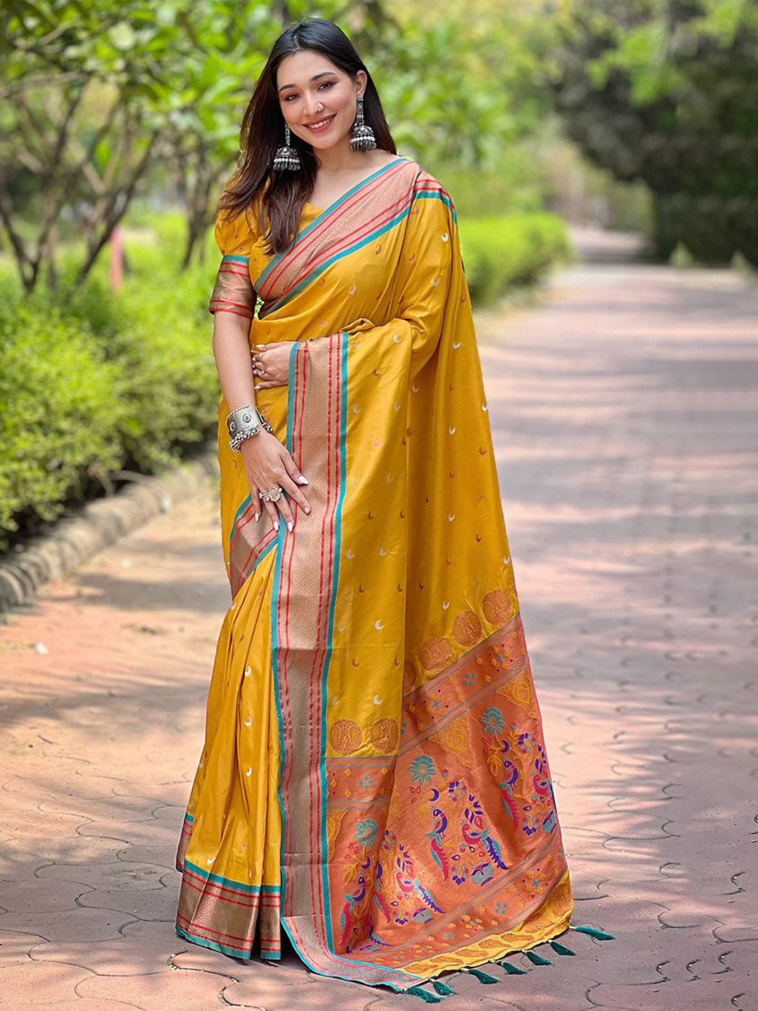 

Panzora Woven Design Zari Banarasi Saree, Yellow