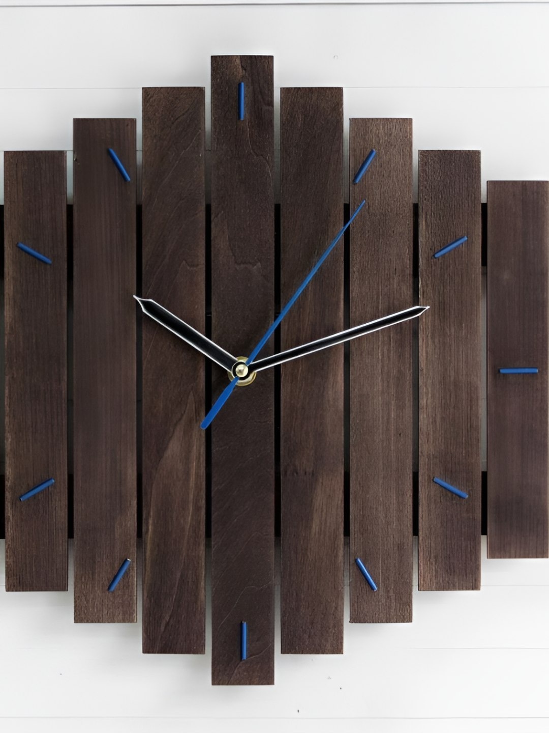 

QEZNEF Brown Analogue Wooden Contemporary Wall Clock