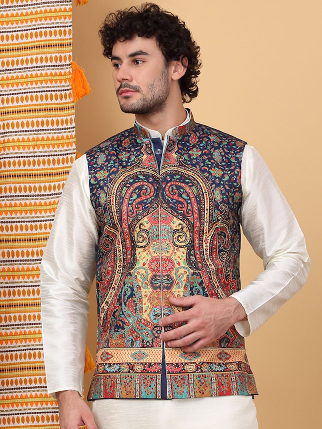 

KRAFT INDIA LUXE Men Paisley Kashmiri Printed Woven Nehru Jackets, Navy blue