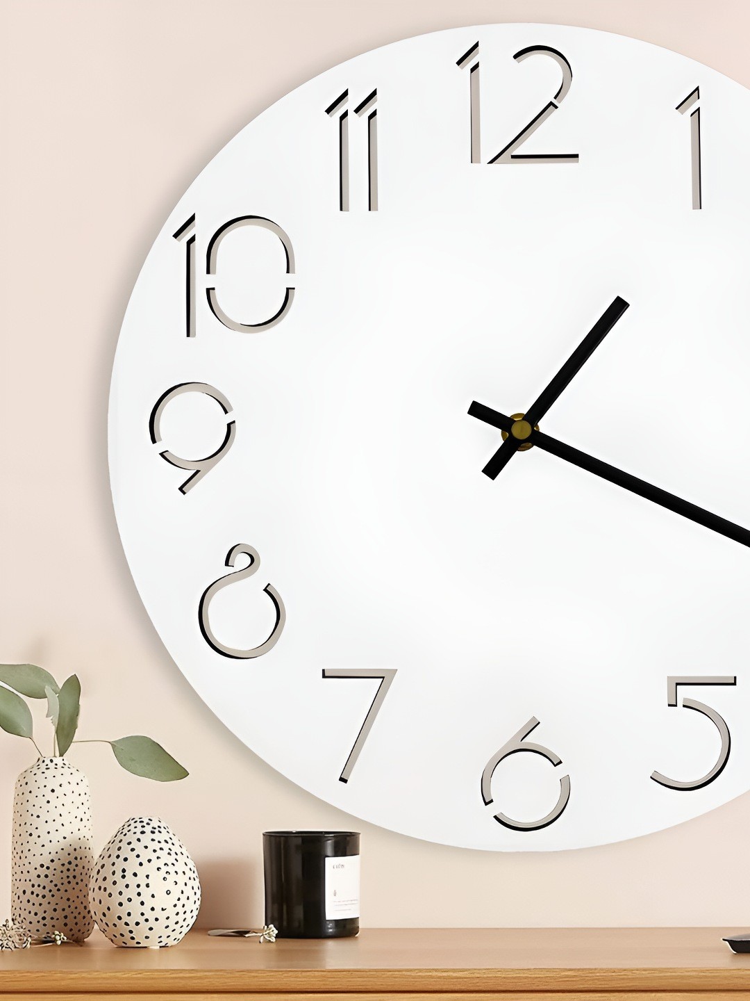 

QEZNEF White & Black Contemporary Round Shaped Wooden Wall Clock