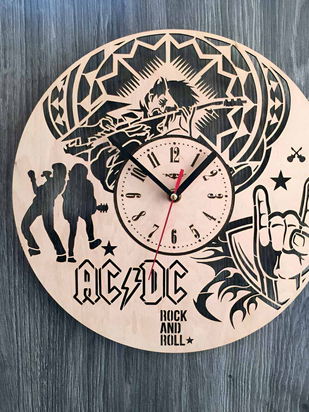 

QEZNEF Beige Textured Round Wooden Analogue Contemporary Wall Clock