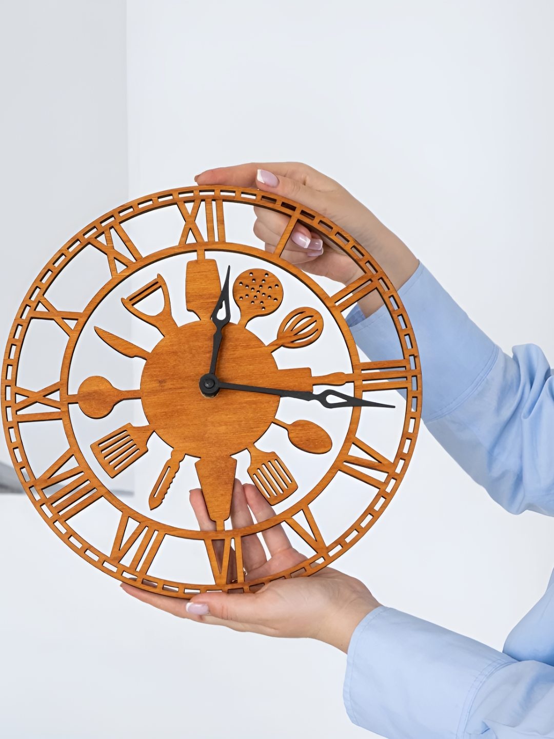 

QEZNEF Brown Contemporary Analogue Wall Clock