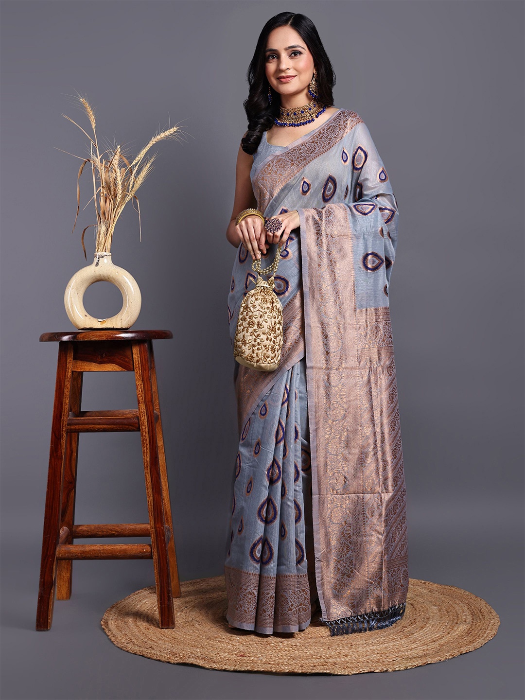 

SWAMI STUDIO Floral Zari Pure Cotton Kanjeevaram Saree, Grey