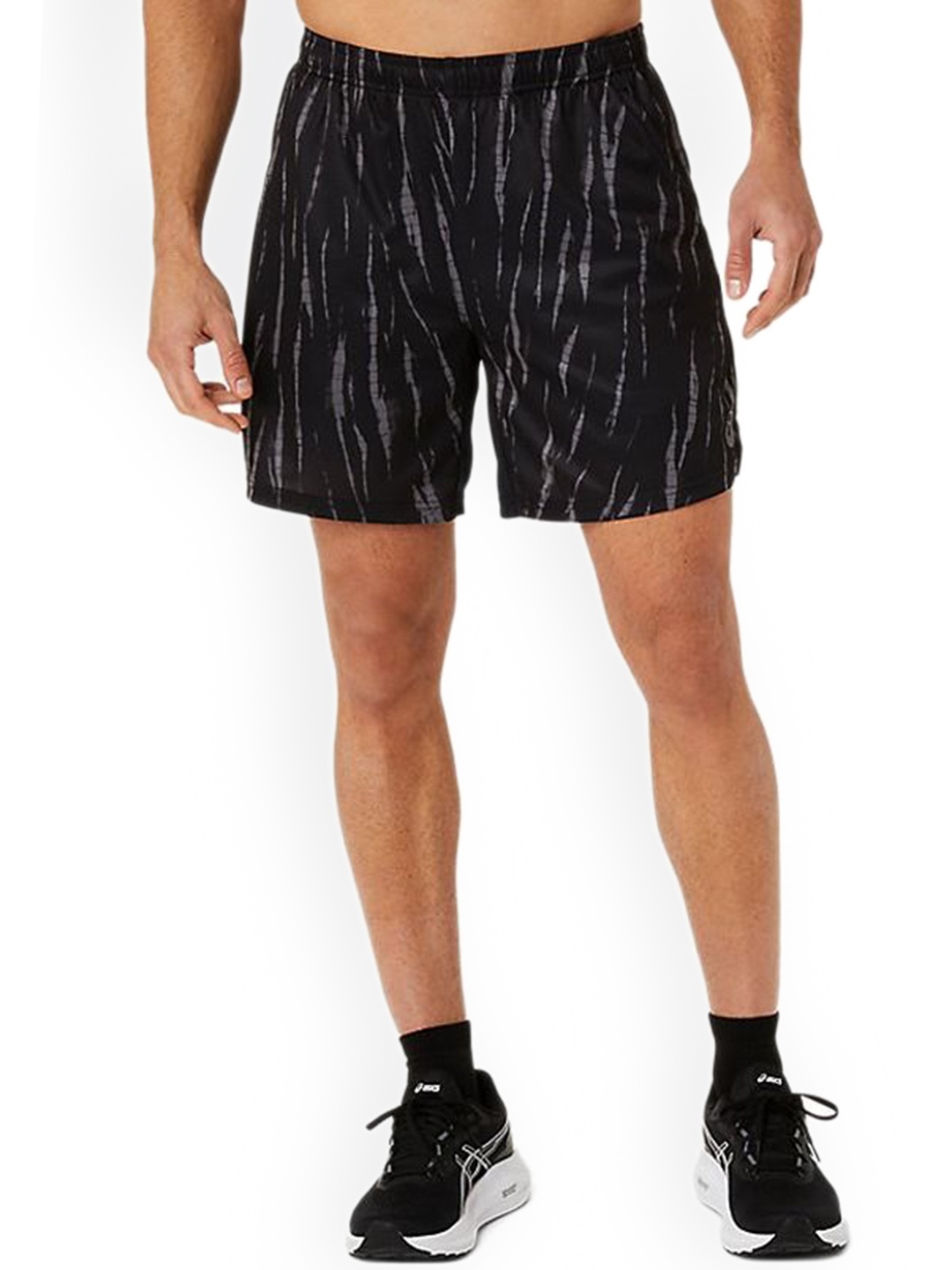 

ASICS Seasonal Allover Print 7In Men Mid Rise Shorts, Black