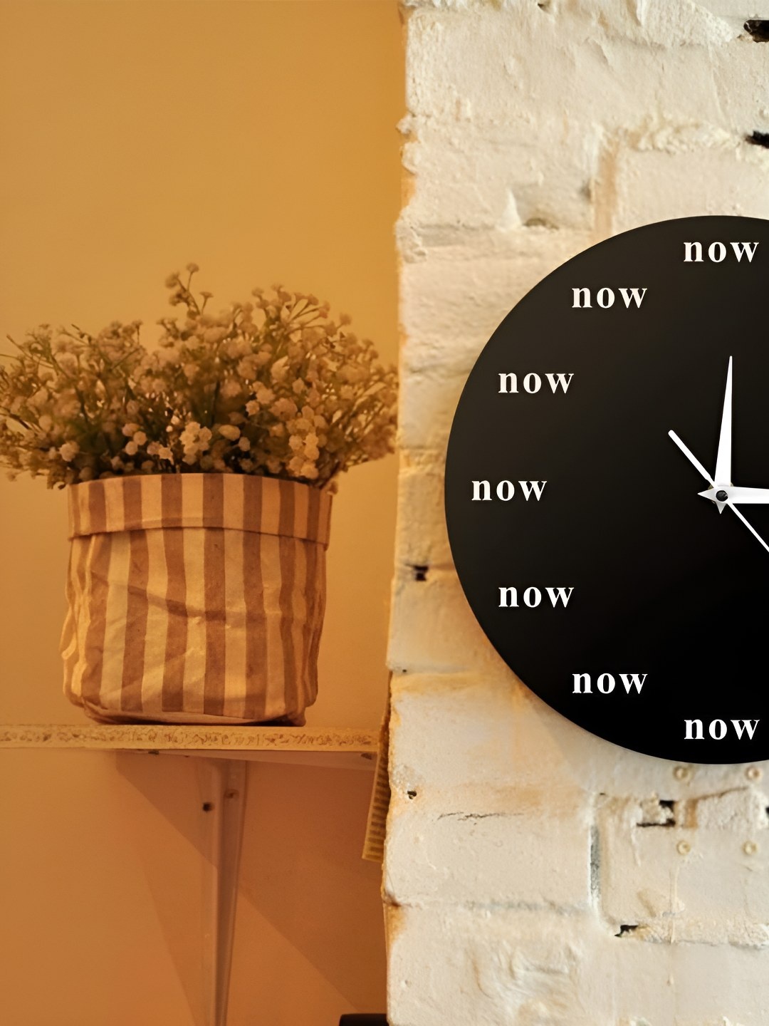 

QEZNEF Black Traditional Wall Clock