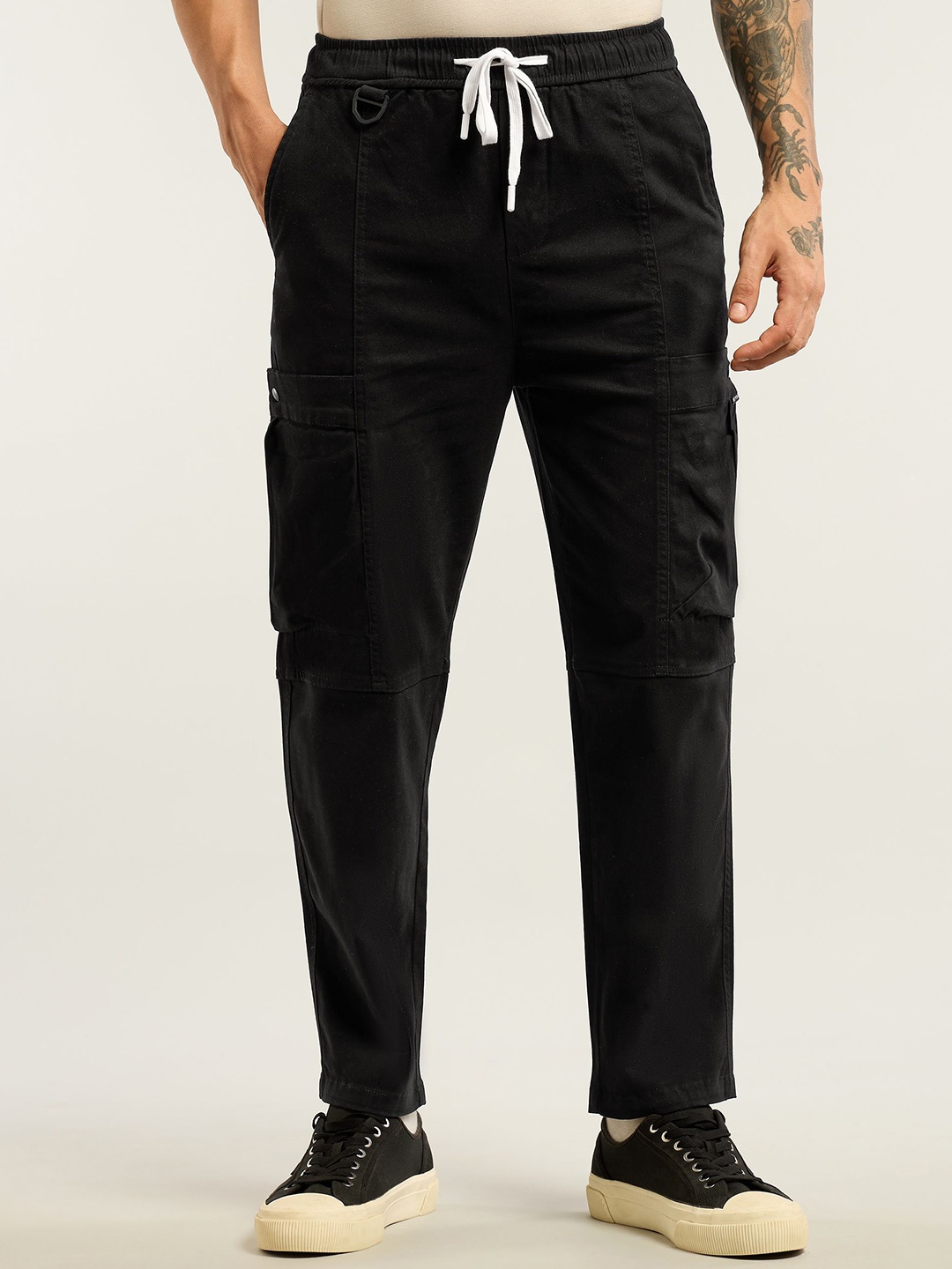 

Beyoung Men Cotton Cargos Trousers, Black