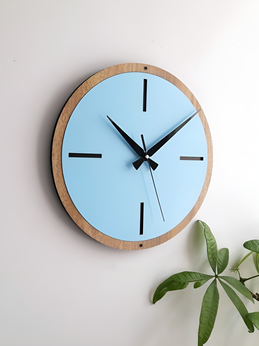 

QEZNEF Blue & Brown Round Analogue Wooden Wall Clock