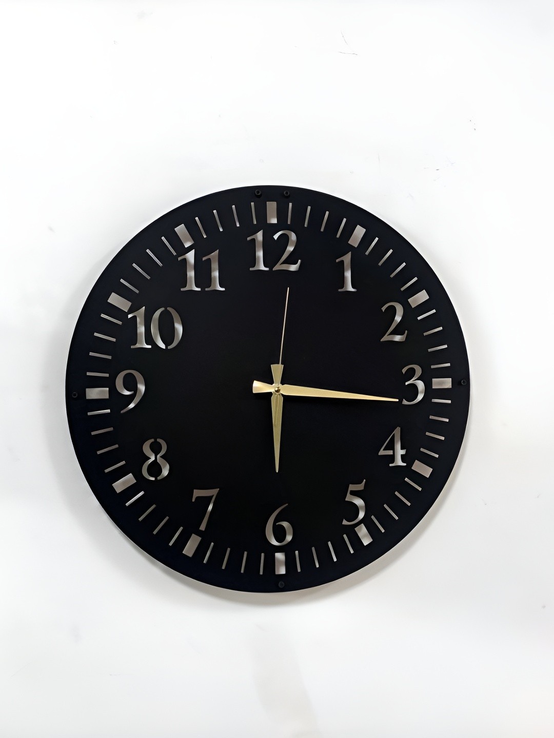 

QEZNEF Black and GoldToned Wooden Textured Analogue Contemporary Wall Clock