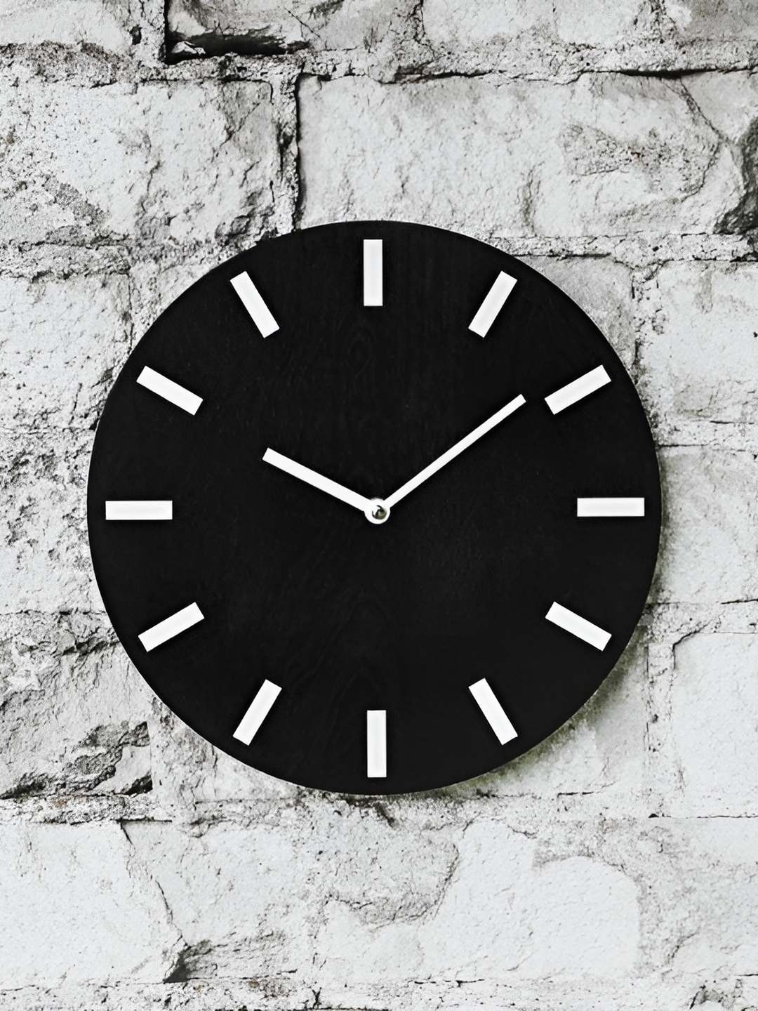 

QEZNEF Black & White Contemporary Wooden Round Wall Clock
