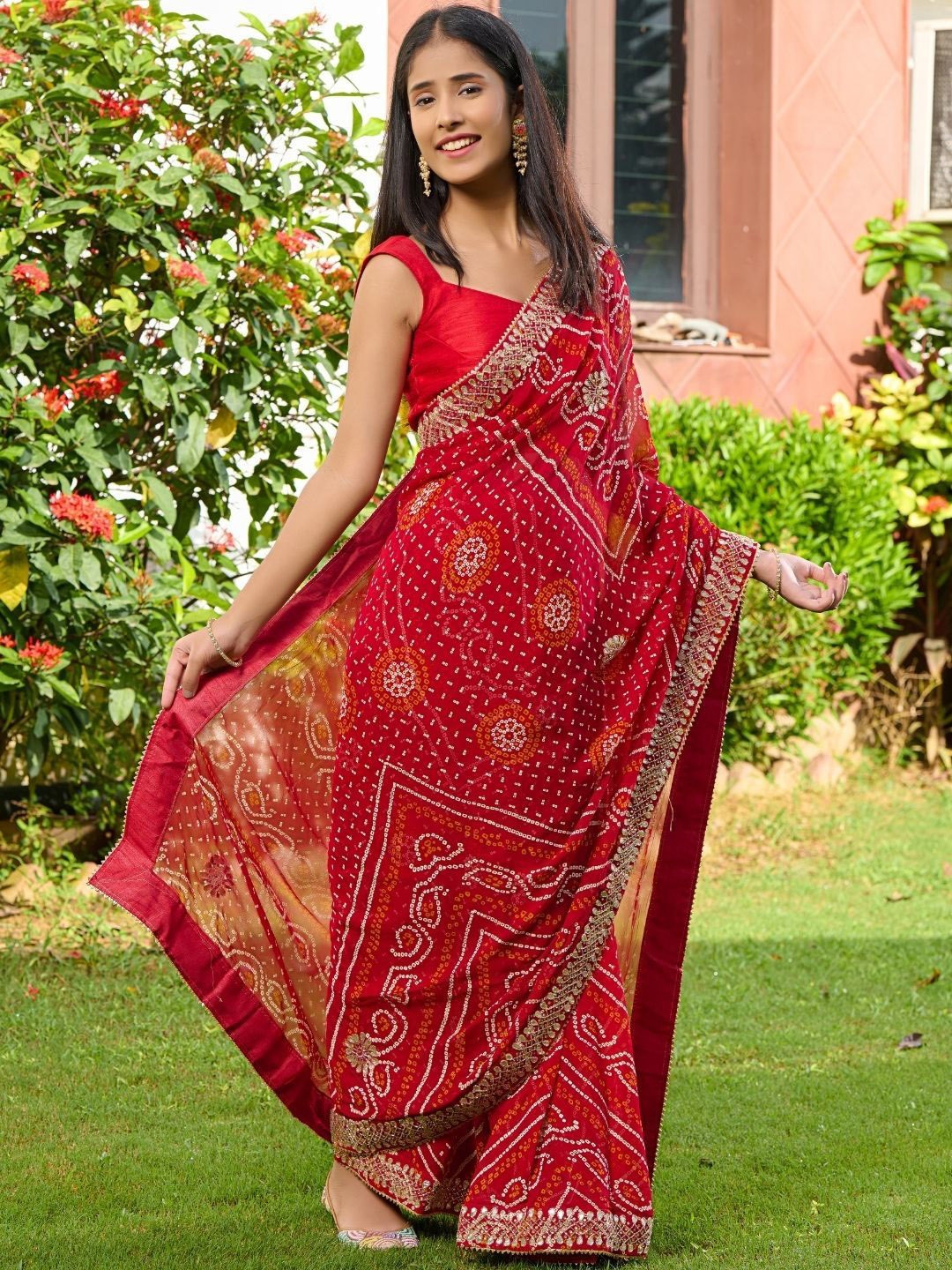 

PRETTY PALLU Bandhani Embroidered Pure Georgette Saree, Red