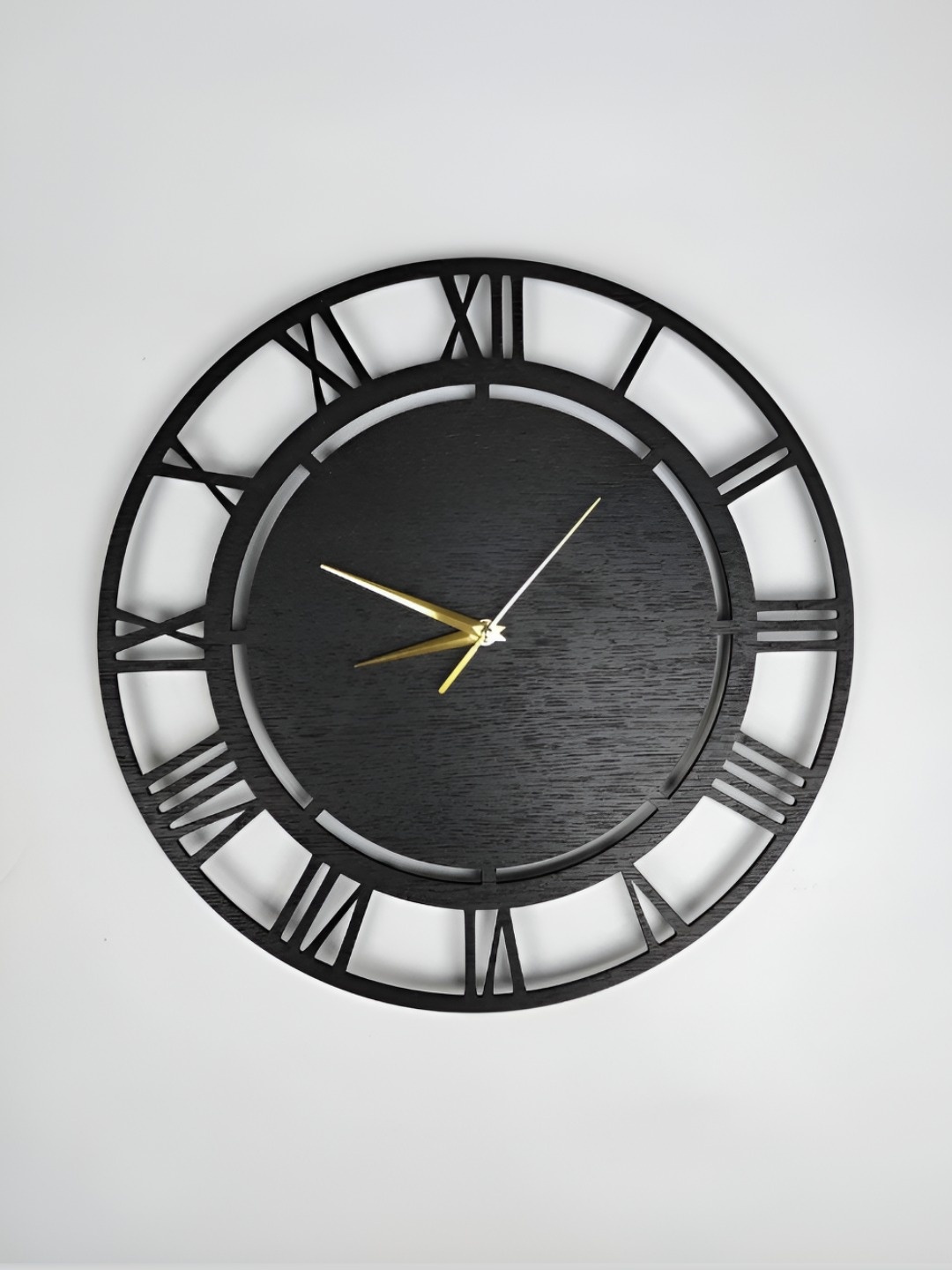 

QEZNEF Black Round Shaped Contemporary Analogue Wooden Wall Clock