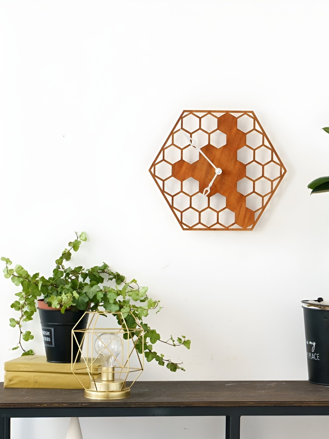 

QEZNEF Brown and White Wooden Textured Analogue Contemporary Wall Clock