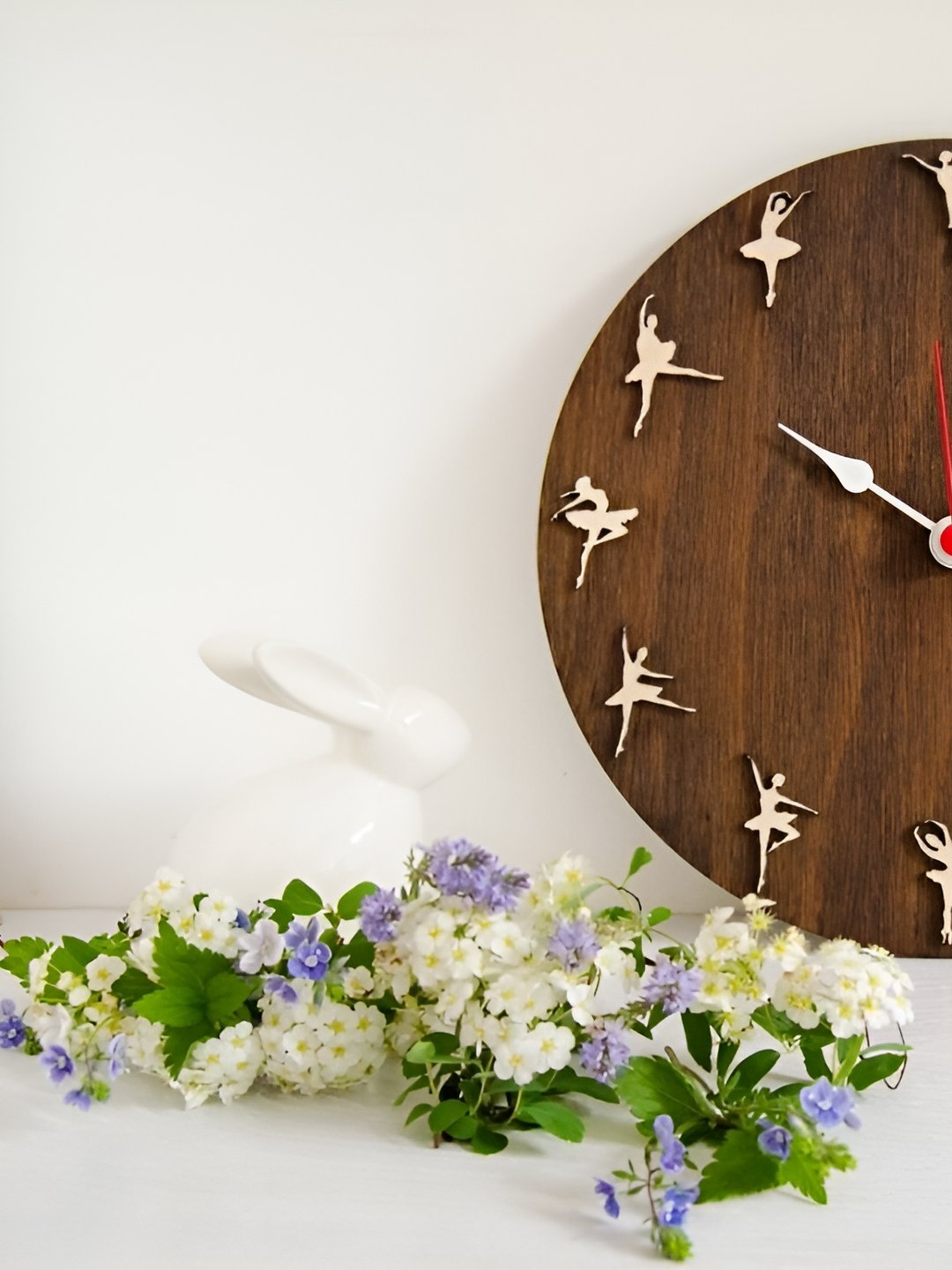 

QEZNEF Brown Textured Round Wooden Analogue Contemporary Wall Clock