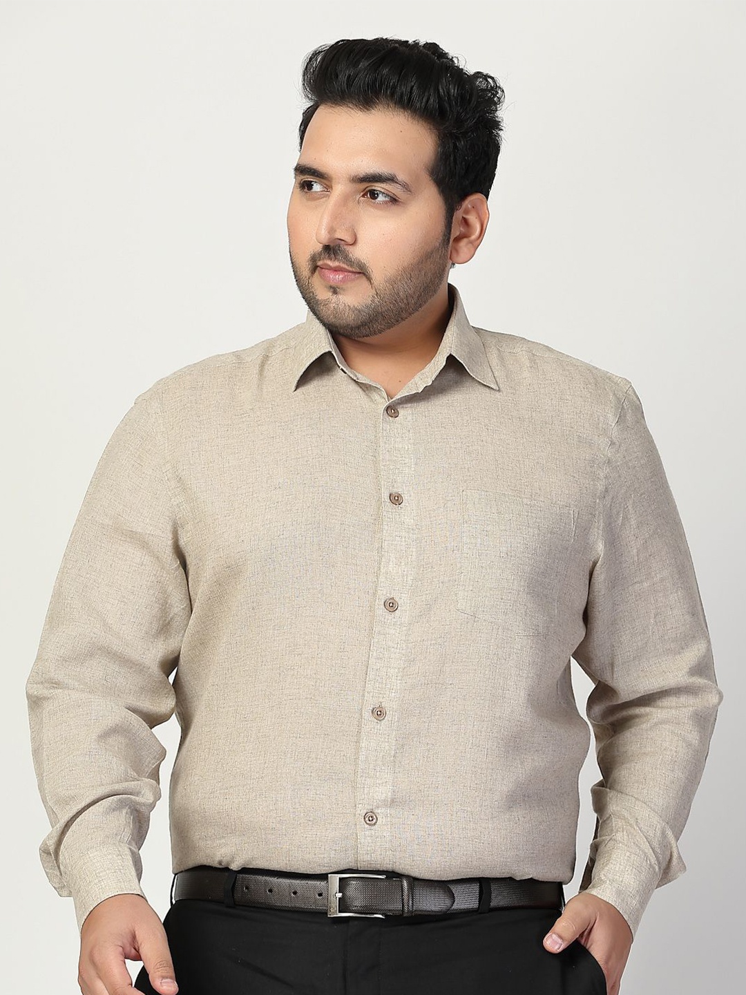 

plusS Men Cutaway Collar Solid Plus Size Formal Shirt, Beige