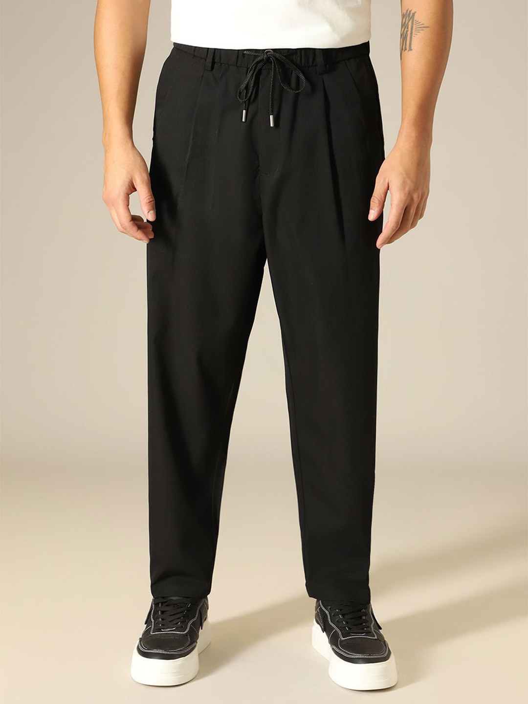 

Banana Club Men Relaxed Pleated Trousers, Black