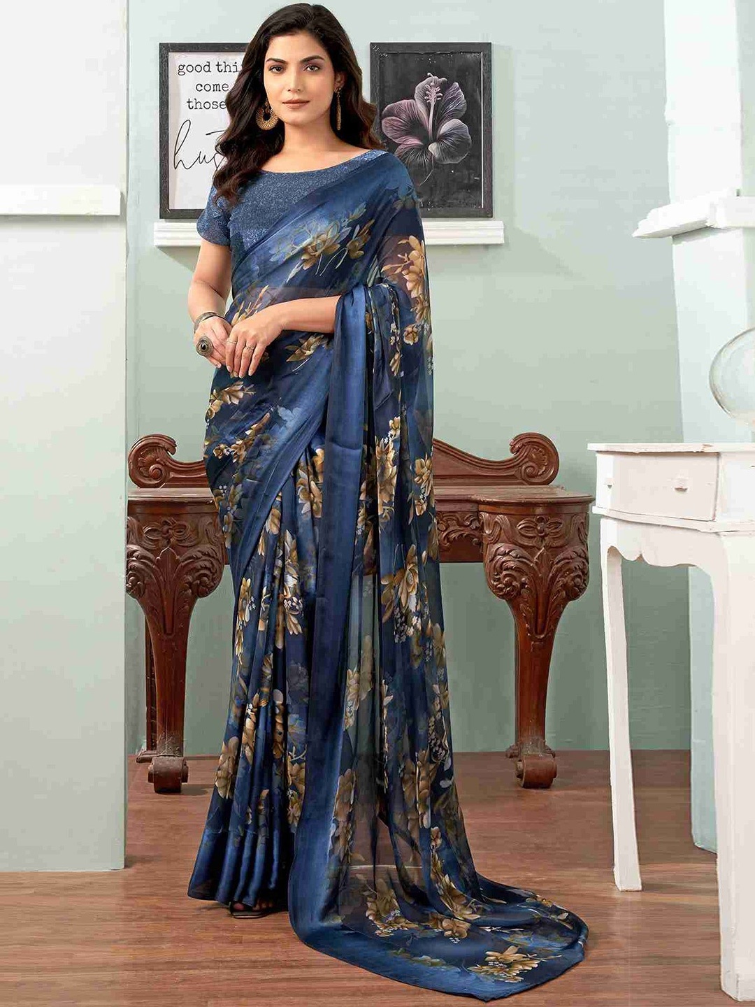 

SANJANA SILK Floral Printed Maheshwari Saree, Navy blue