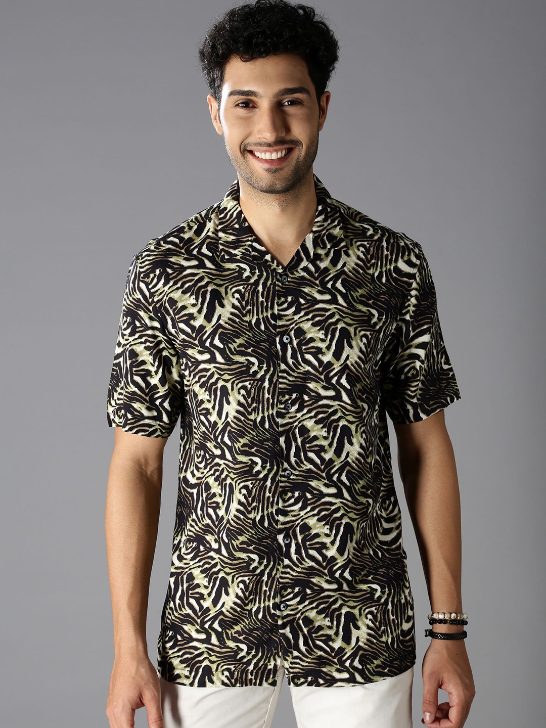 

British Club Men Classic Slim Fit Opaque Printed Casual Shirt, Black