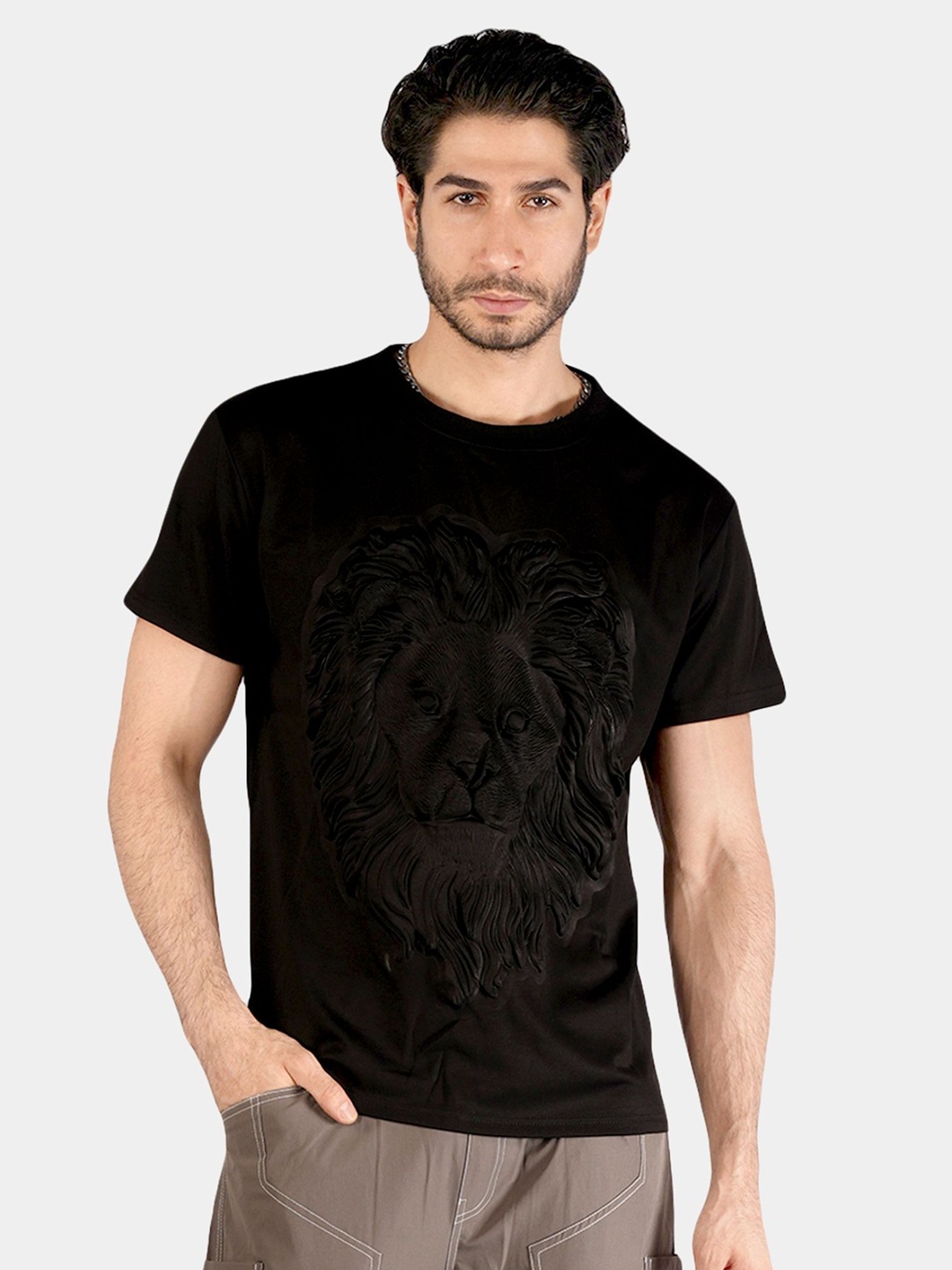 

BOTABOCHI Men Solid Round Neck Cotton T-shirt, Black