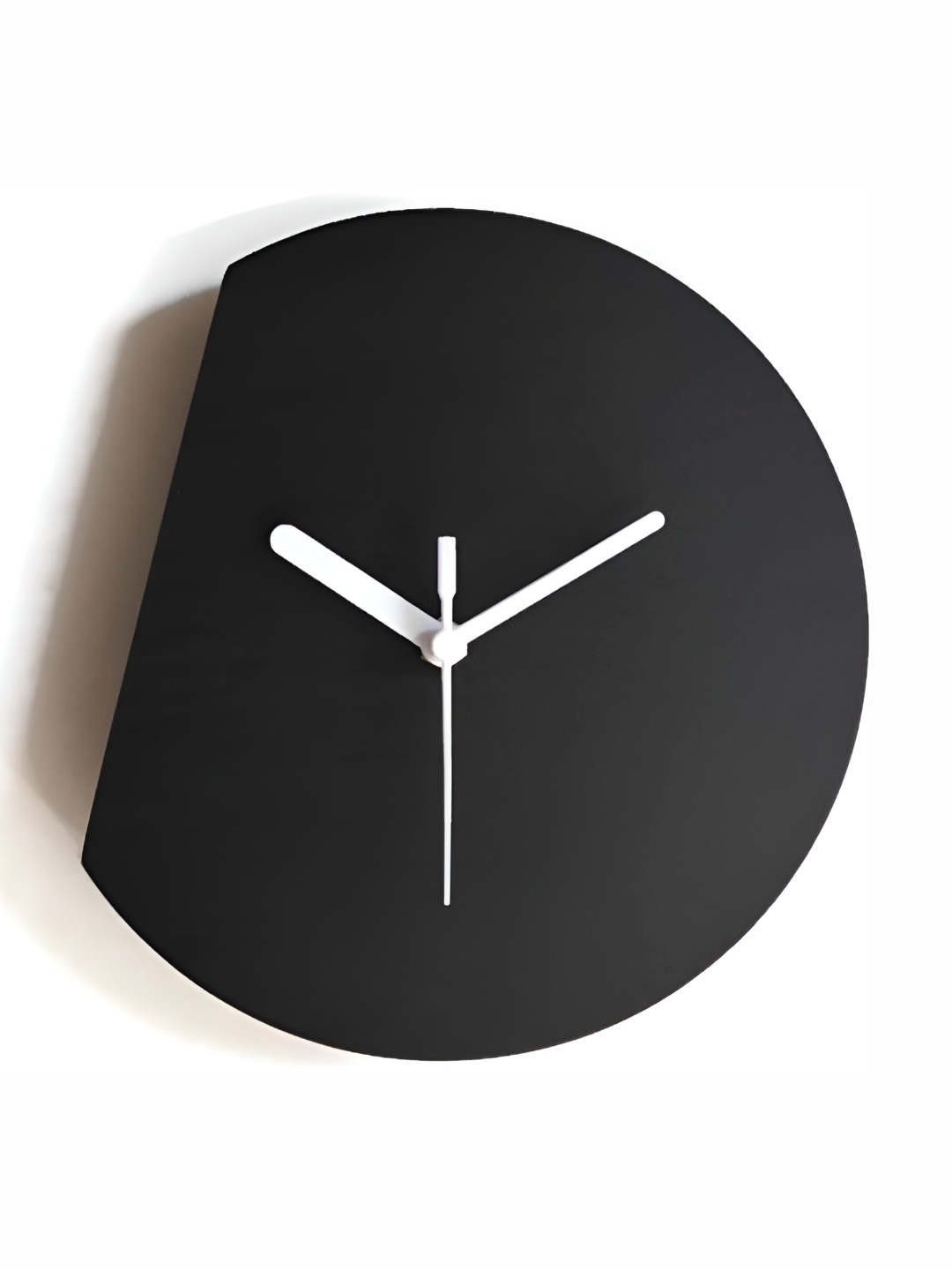 

QEZNEF Black Contemporary Analogue Wooden Wall Clock