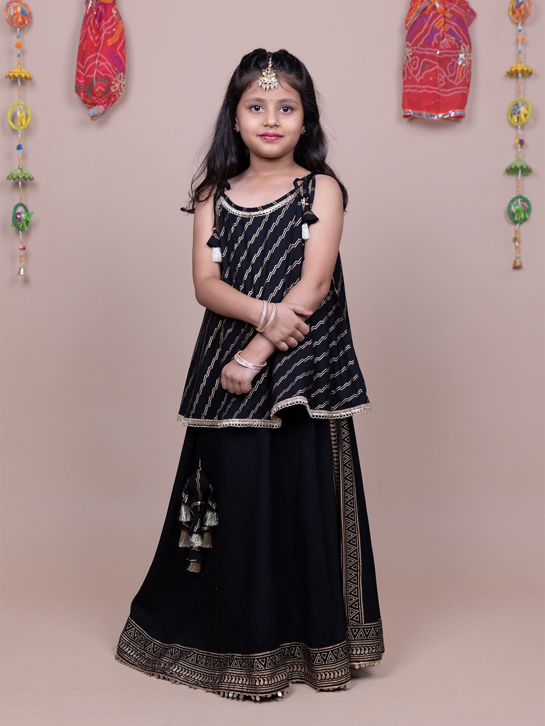 

HERE&NOW Girls Printed Ready to Wear Lehenga & Blouse, Black