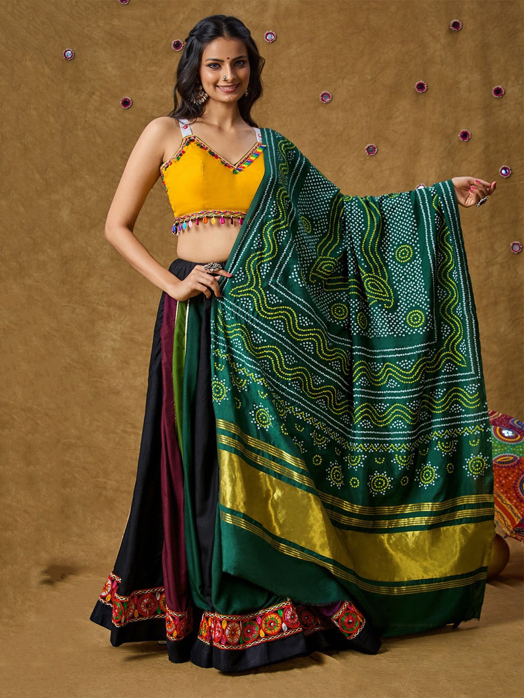 

SALWAR STUDIO Bandhani Printed Garba Dupatta, Green
