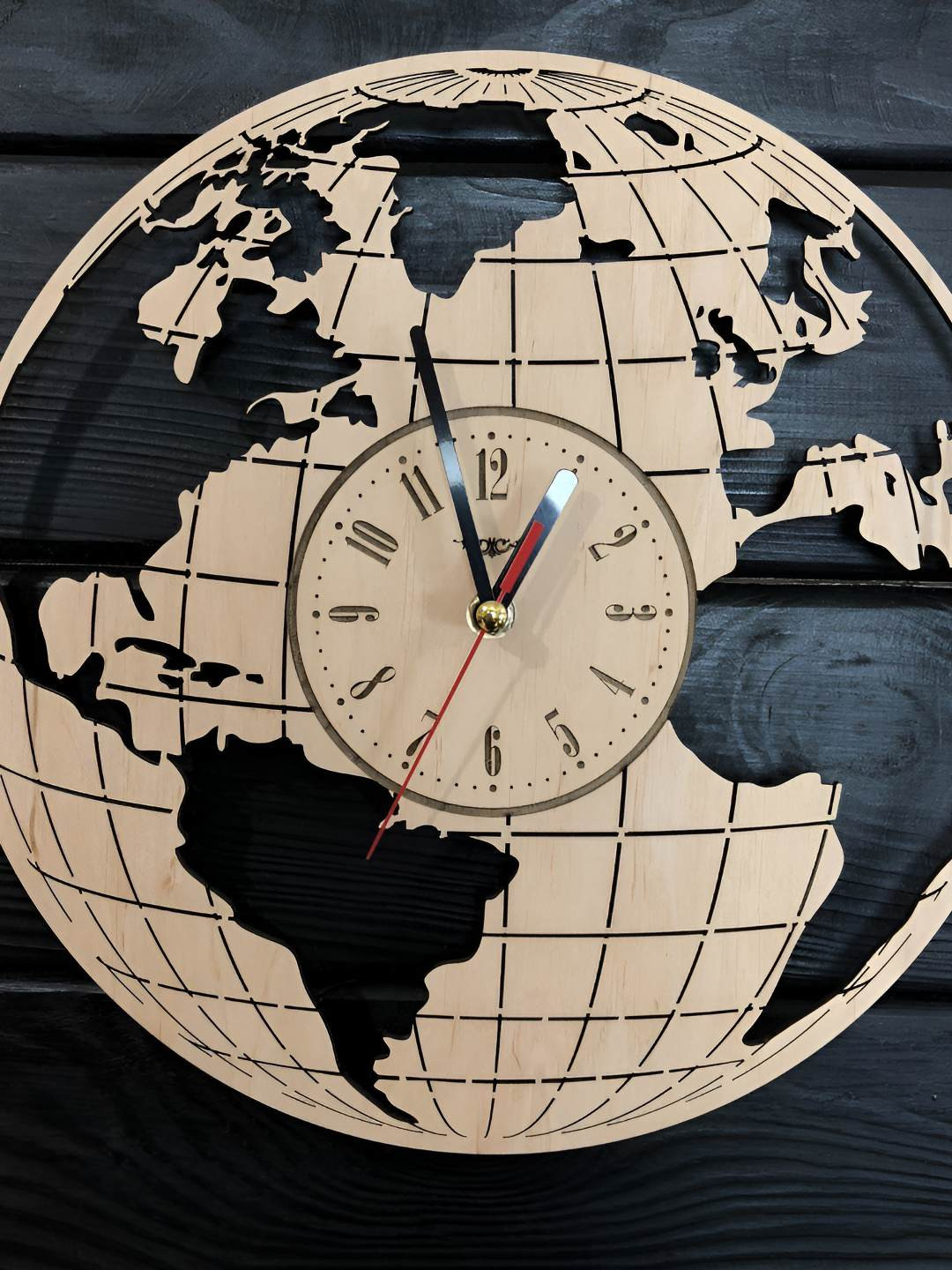 

QEZNEF Beige Round Shaped Contemporary Analogue Wooden Wall Clock