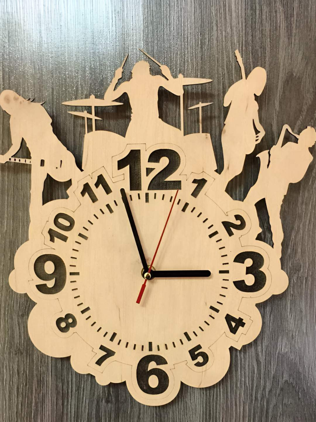 

QEZNEF Beige & Black Rock Band Textured Contemporary Abstract Shaped Wooden Wall Clock
