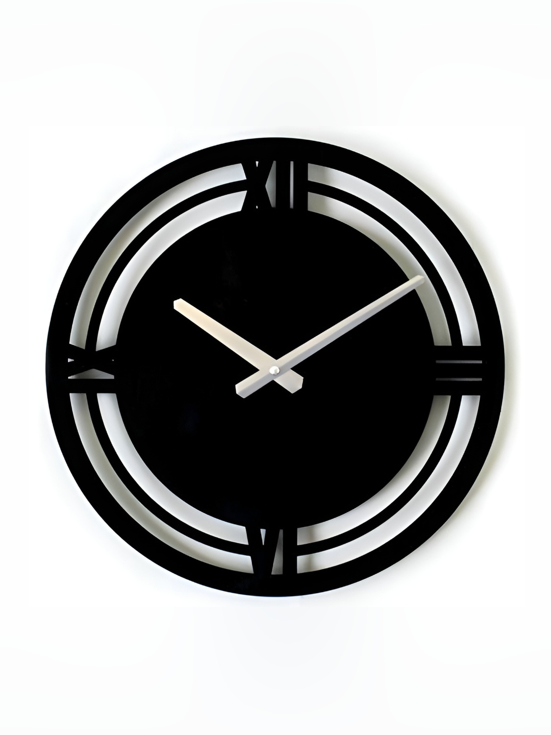 

QEZNEF Black Round Shaped Contemporary Analogue Wooden Wall Clock