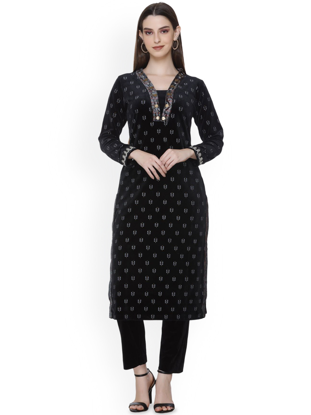

BIZARRELY Floral Printed Velvet Kurta With Trousers, Black