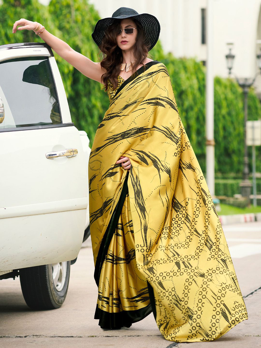 

Anouk Abstract Printed Saree, Yellow