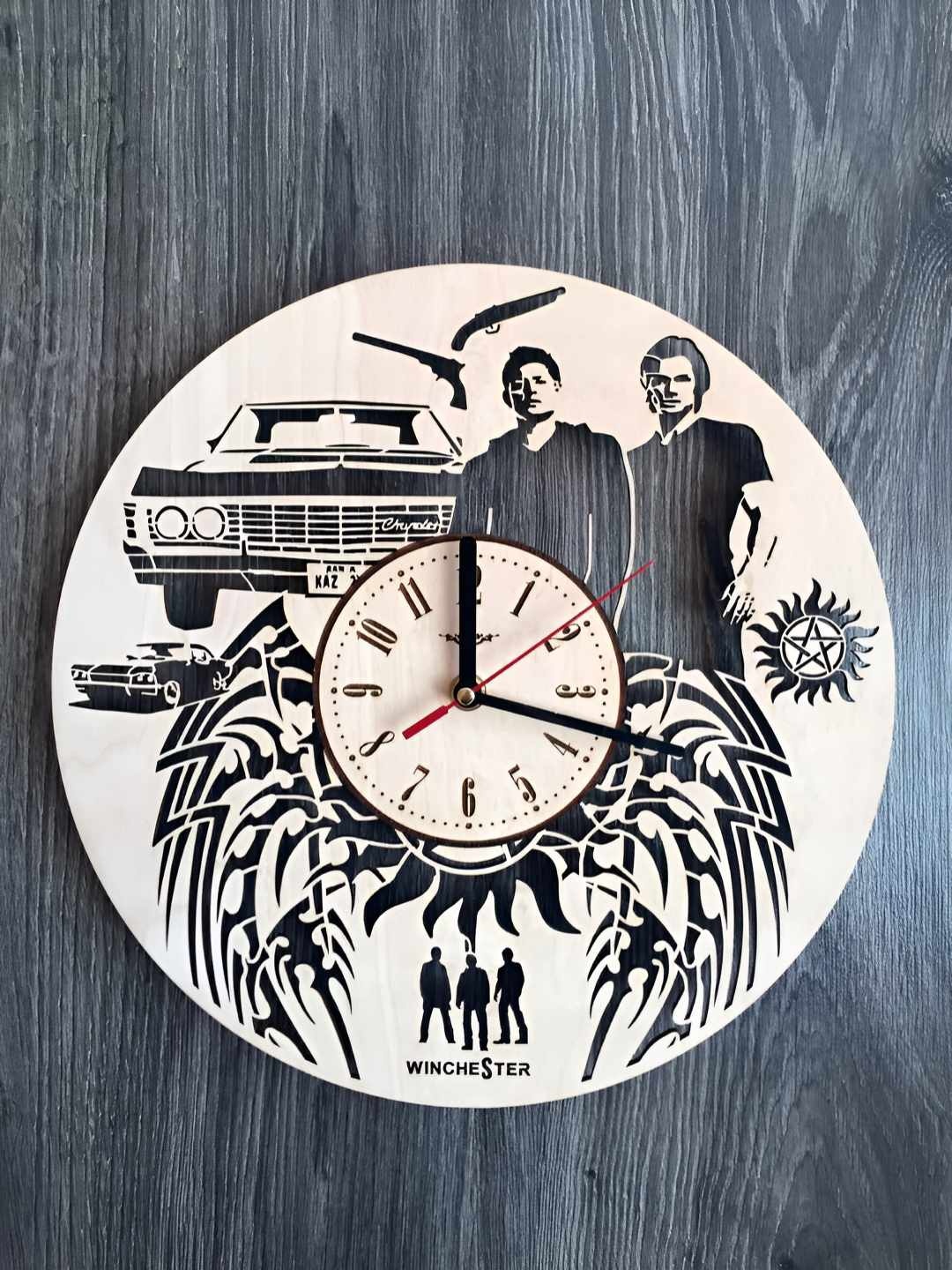 

QEZNEF Beige Textured Round Shaped Contemporary Analogue Wooden Wall Clock