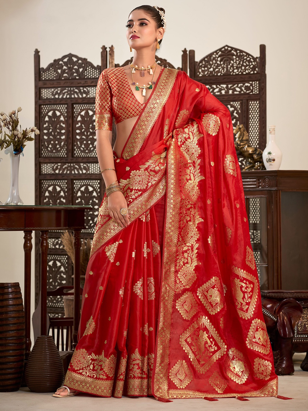 

KAYOMMI Ethnic Motifs Zari Satin Saree, Red