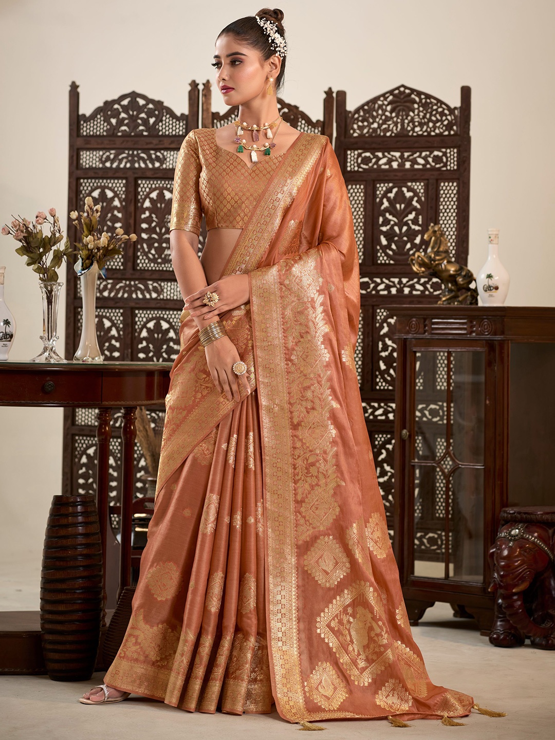 

KAYOMMI Ethnic Motifs Woven Design Satin Saree, Peach