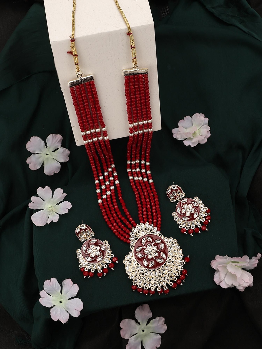 

ANIKAS CREATION Gold Plated Kundan-Studded & Beaded Jewellery Set