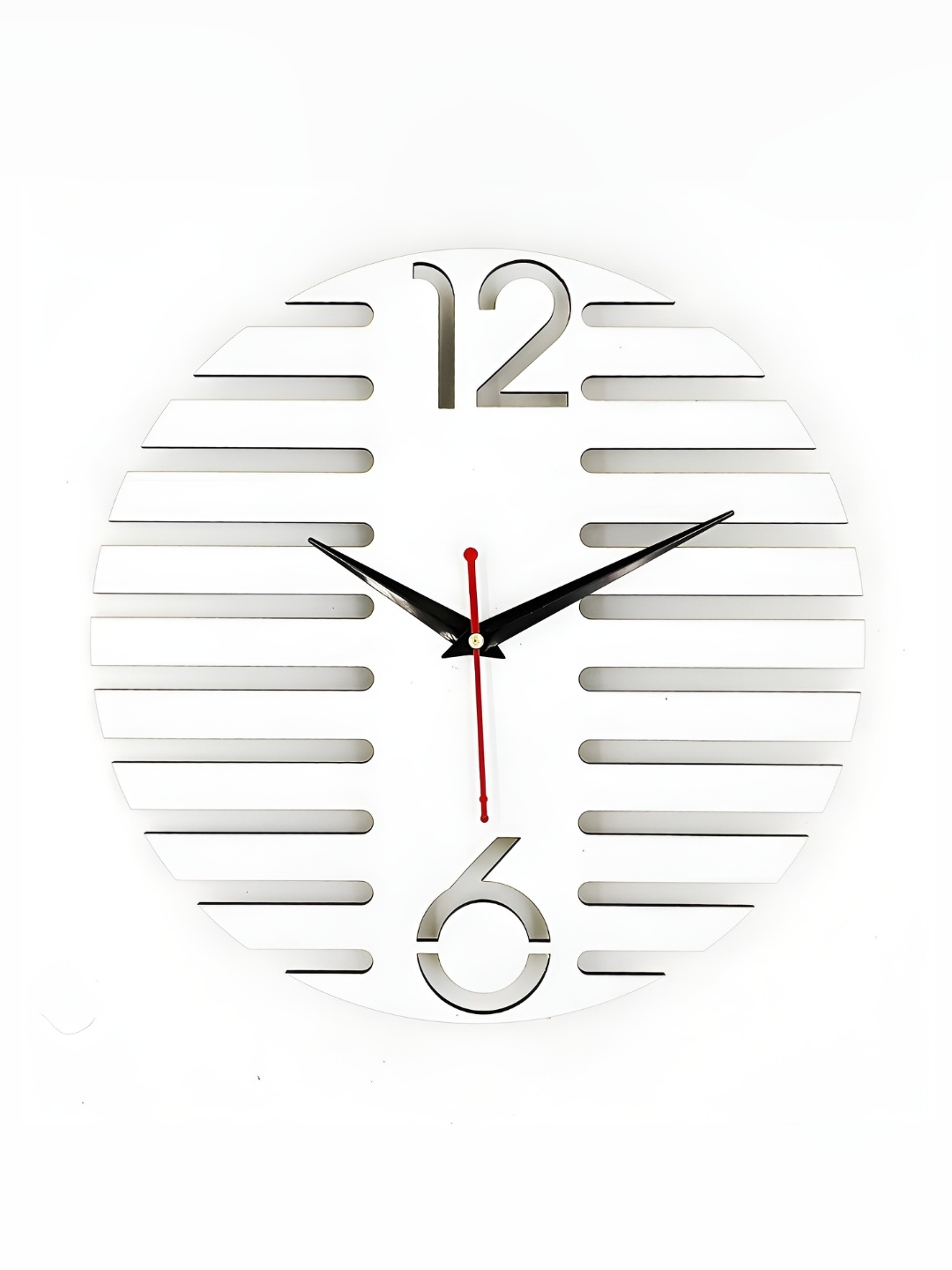 

QEZNEF White & Black Textured Analogue Contemporary Round Shaped Wooden Wall Clock
