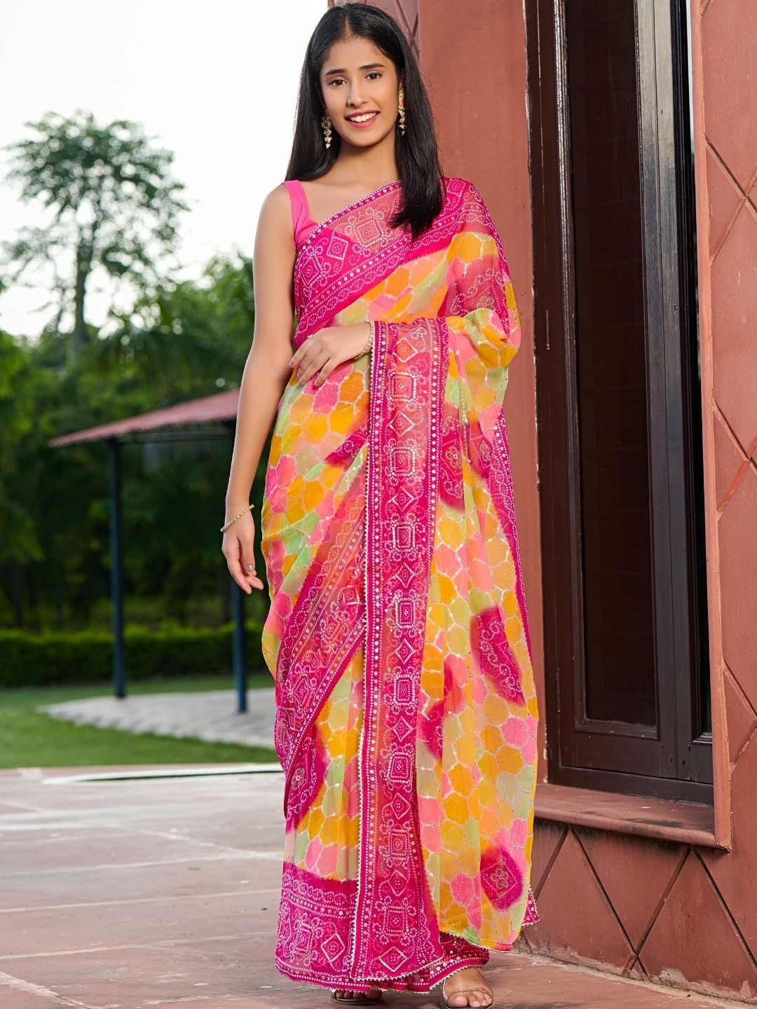 

PRETTY PALLU Bandhani Printed Ethnic Saree, Pink