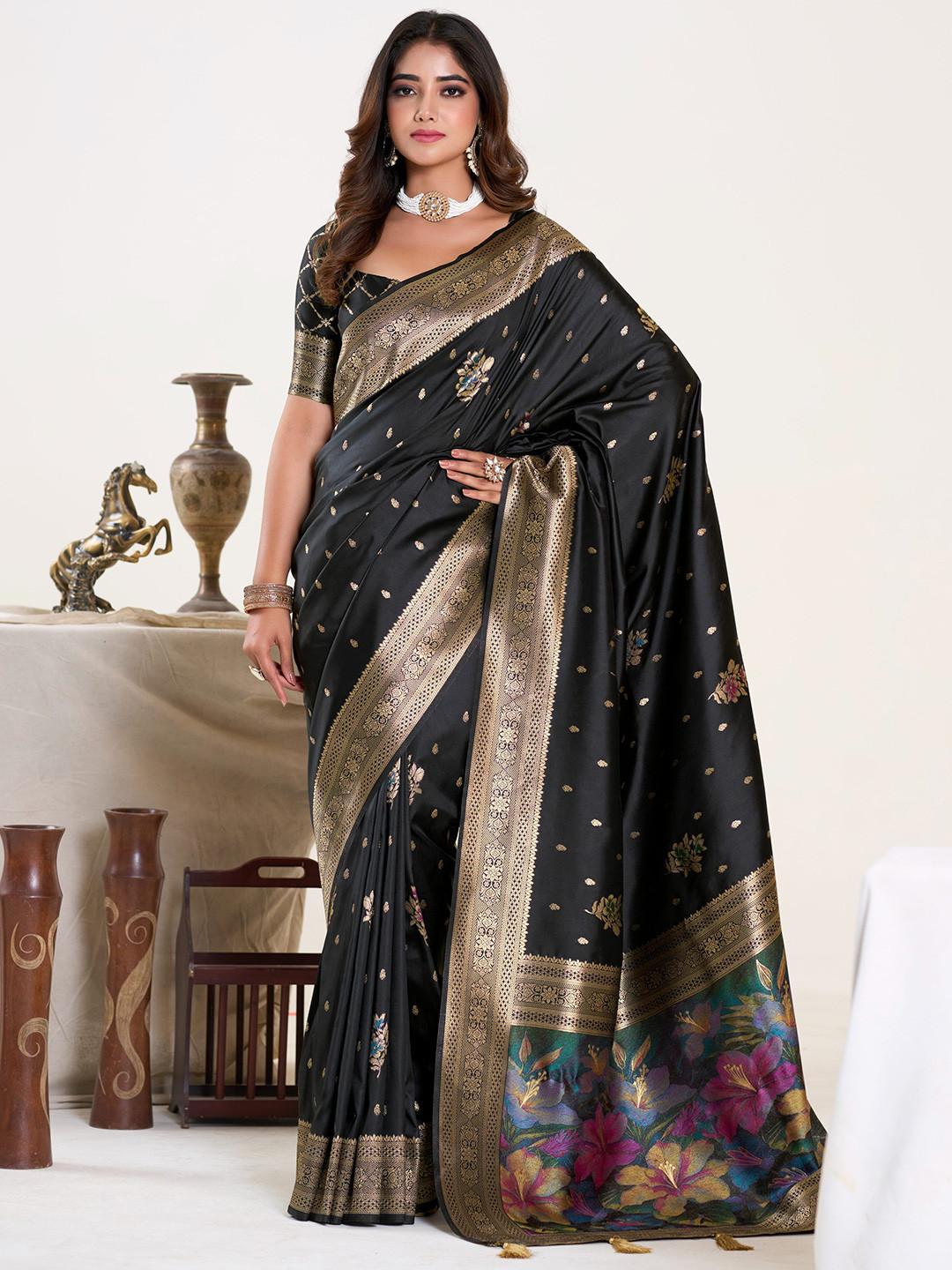 

KAYOMMI Woven Design Zari Pure Silk Banarasi Saree, Black