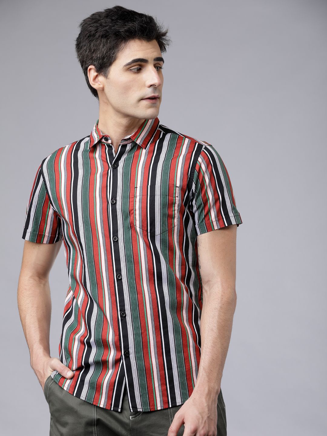 

HIGHLANDER Men Striped Slim Fit Shirt, Black